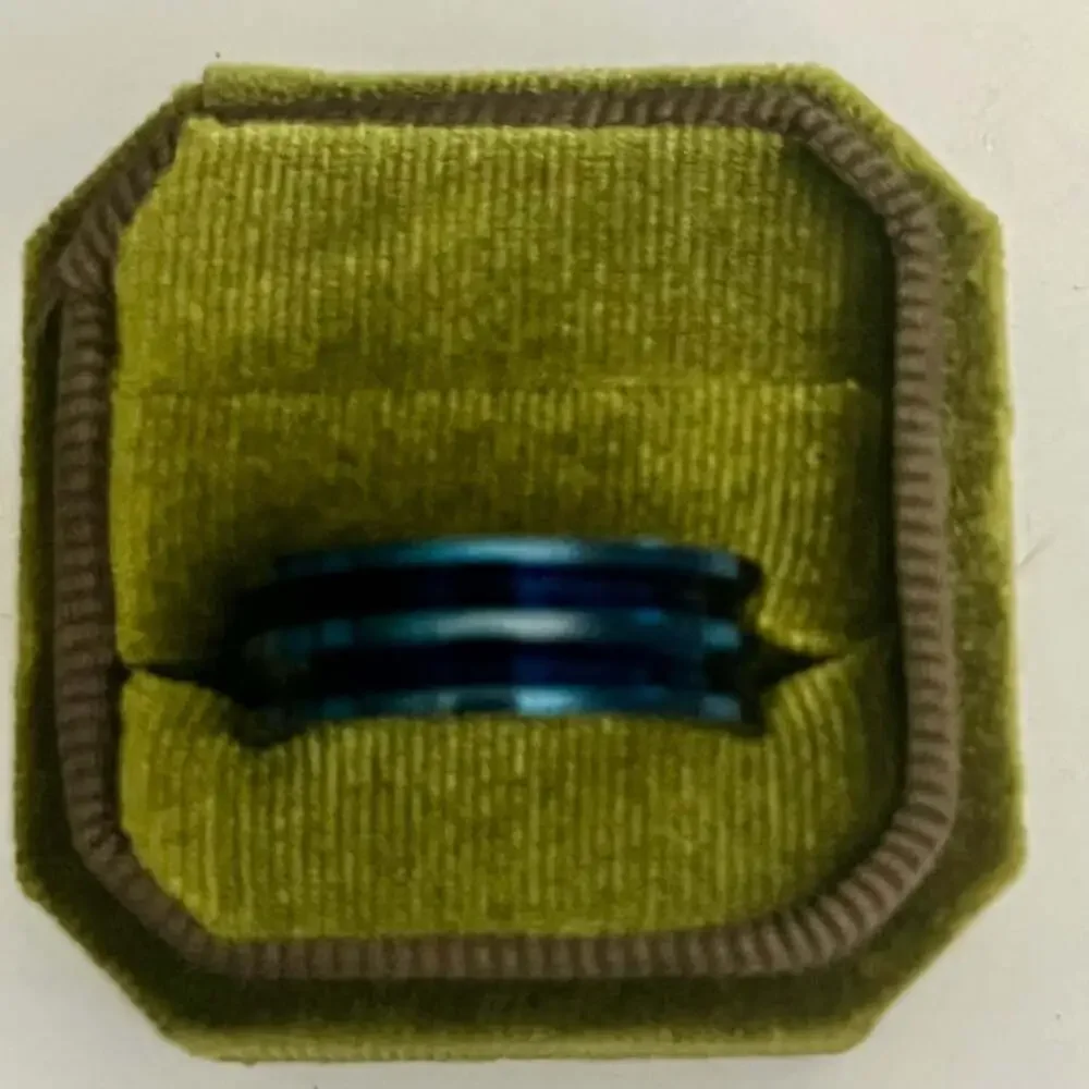 Blue Zirconium Polished with Blue IP-plated Stripes 8mm Band Size 12